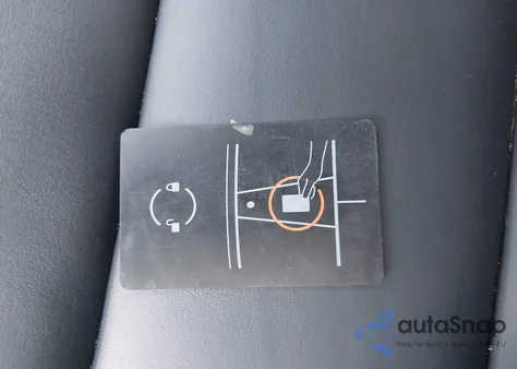 2023 Tesla Model Y Awd/Long Range Dual Motor All-Wheel Drive z USA, uszkodzony, nr VIN 7SAYGDEE2PF752100